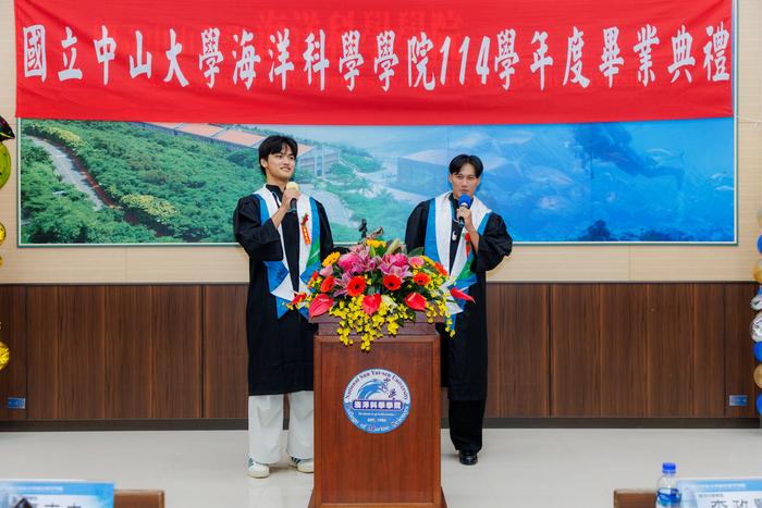 大學部畢業生代表-曾開佑同學、范哲銓同學圖片